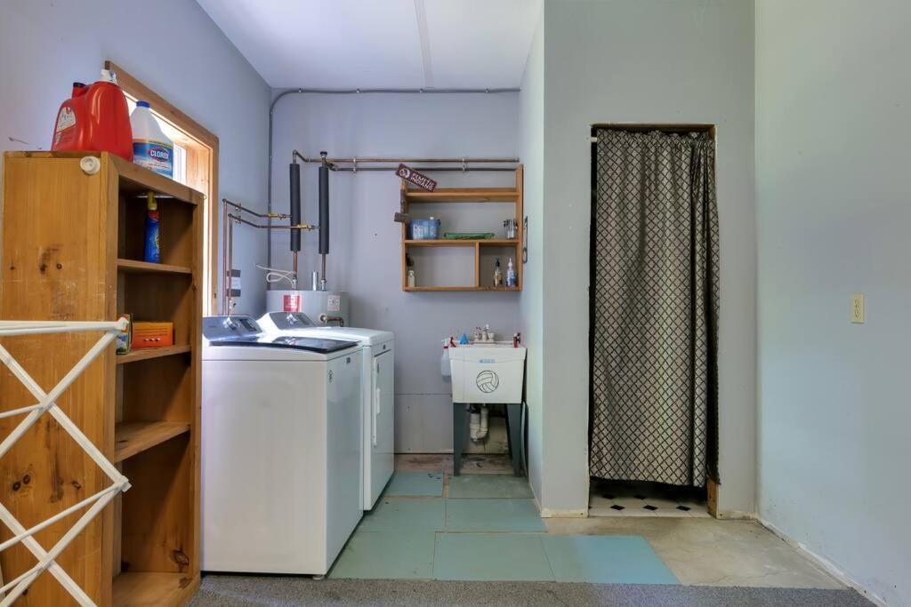 2 Bedroom Home W/ Pondside View Backyard Maine Escape 巴港 外观 照片